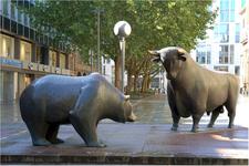 Wall Street ztr�c� momentum. Dr�� fundamenty st�le krok s b���m trhem?